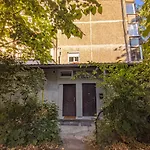 Moss\'S Economy Condo