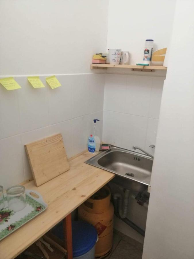 Moss's Economy Apartment *