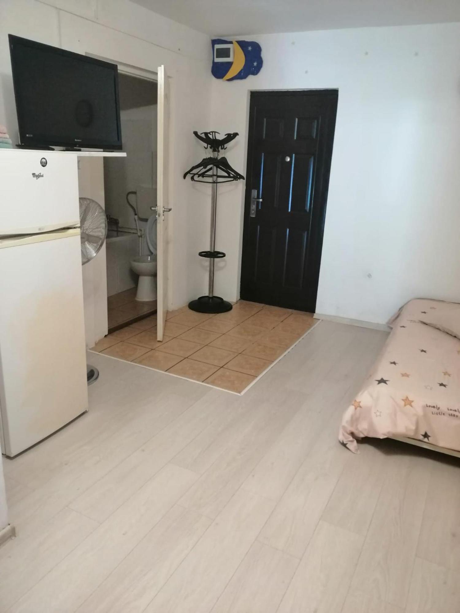 Apartment Moss's Economy